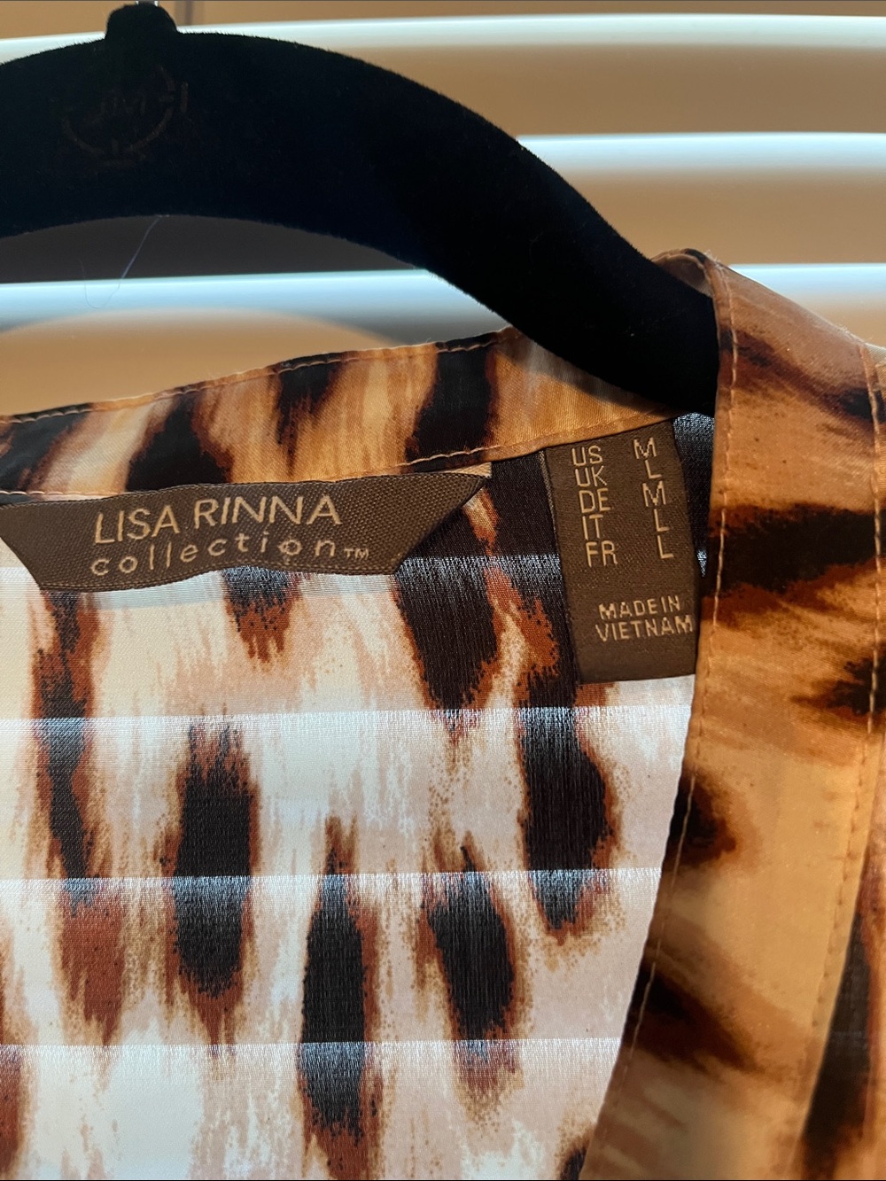 Lisa Rinna leopard top - Picture 4 of 5